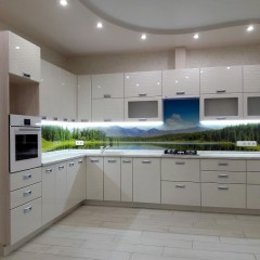 Кухня со стеклом Сэвина