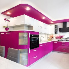 Кухня цвета фуксия Полидамна