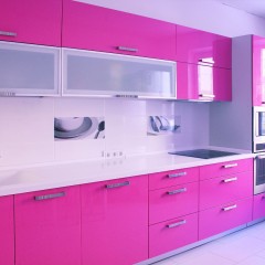 Кухня цвета фуксия Ианта