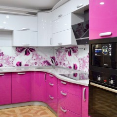 Кухня цвета фуксия Аелла