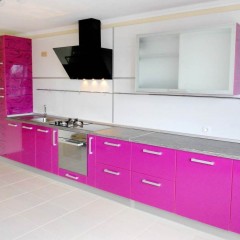 Кухня цвета фуксия Сапфо