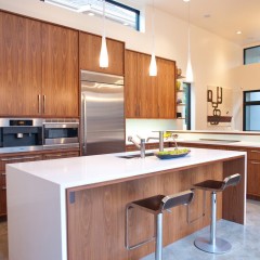 Кухня с островом Джайлан