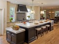 Кухня с островом Дженнис