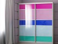 Шкаф-купе в детскую с цветным стеклом