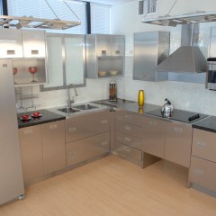 Кухня металлического цвета Эмилия