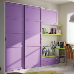 Шкаф-купе матовый фиолетового цвета