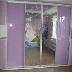 Шкаф-купе Бабочки сиреневого цвета