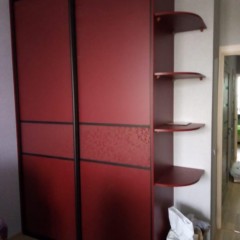 Шкаф-купе вишневого цвета Варди
