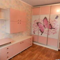 Шкаф-купе розового цвета Мауро