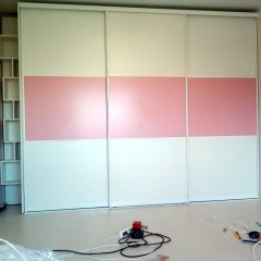 Шкаф-купе розового цвета Терзо