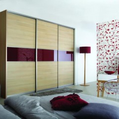 Шкаф-купе вишневого цвета Свет