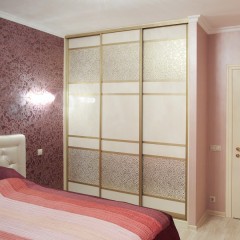 Шкаф-купе золотого цвета Михель