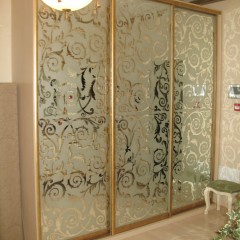 Шкаф-купе золотого цвета Мишель