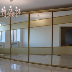 Шкаф-купе золотого цвета Джозеф