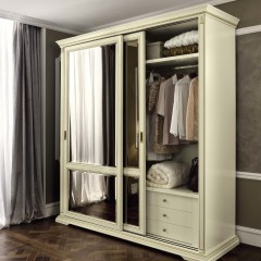 Шкаф-купе в классическом стиле Эмилин