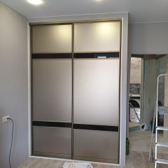 Шкаф-купе металлического цвета Блик