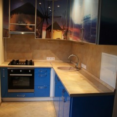 Синяя кухня с фотопечатью